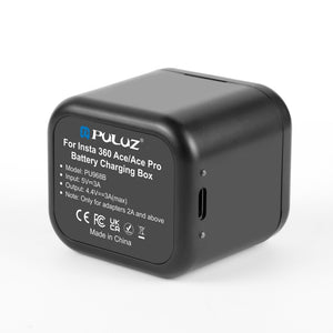 PULUZ Dual Slot Akku-Ladebox für Insta360 Ace Pro 2 / Pro 1 / Ace mit Schutzhülle